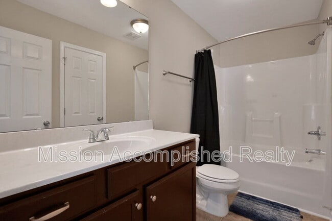 Building Photo - 2644 Middle Br Bnd