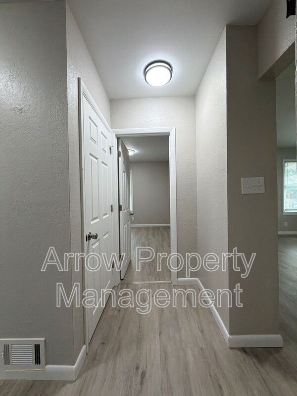 Building Photo - 704 N 26th St