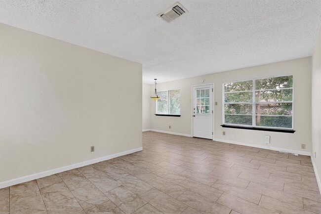 Building Photo - 6605 Bluestone St