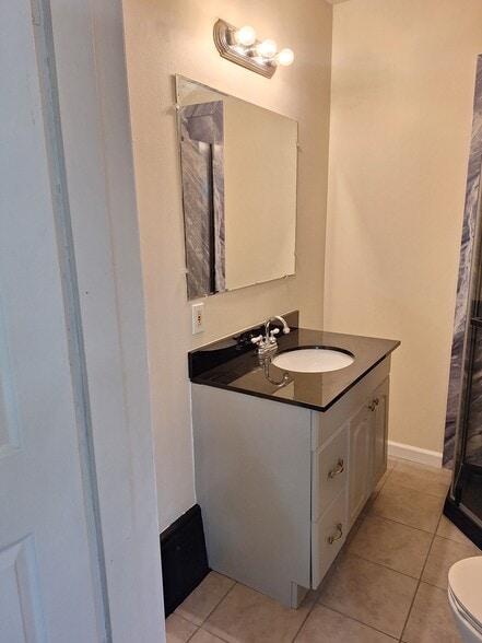 Building Photo - 2300 N Heidelbach Ave