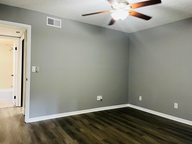 Building Photo - 3042 Sir Hamilton Cir