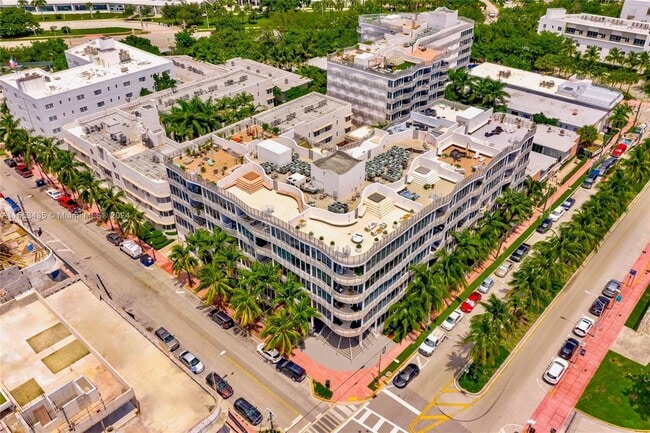 Building Photo - 2100 Park Ave