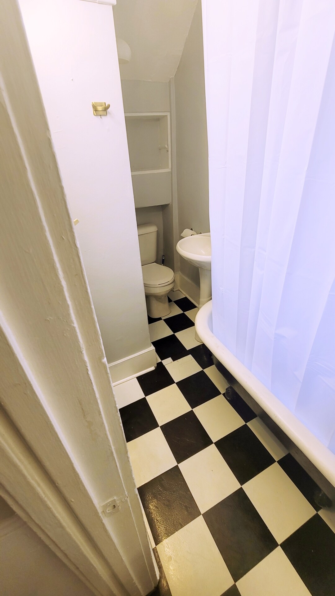 Bathroom - 34 W Duncan St