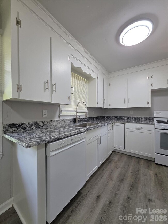 Building Photo - 502 Cardinal Ct