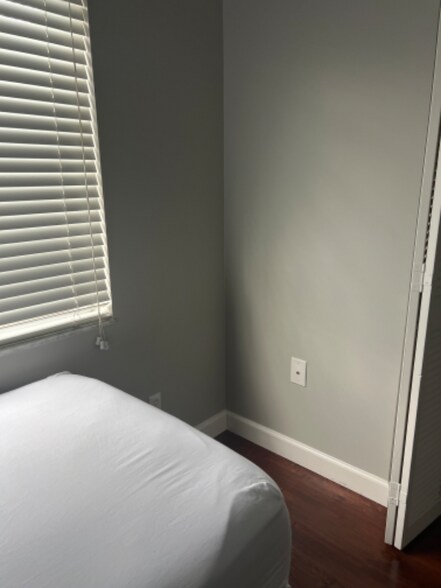 Building Photo - 178 SE Village Dr