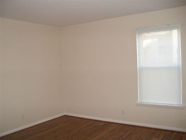 Building Photo - 2116 Hobbs Rd