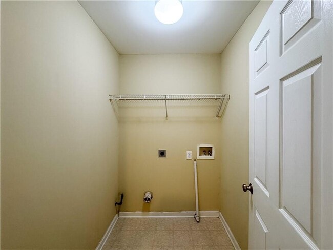 Building Photo - 2442 Fairlie Dr