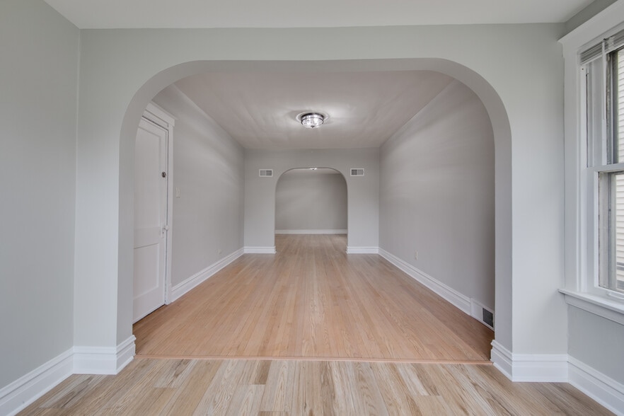 Building Photo - 6228 W Berenice Ave