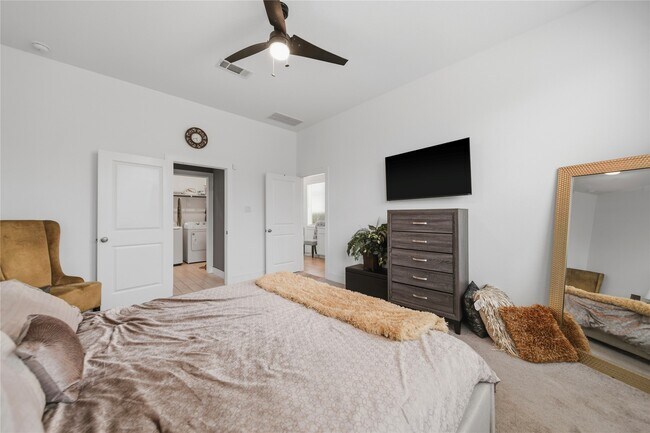 Building Photo - 4512 Bartagrass Dr