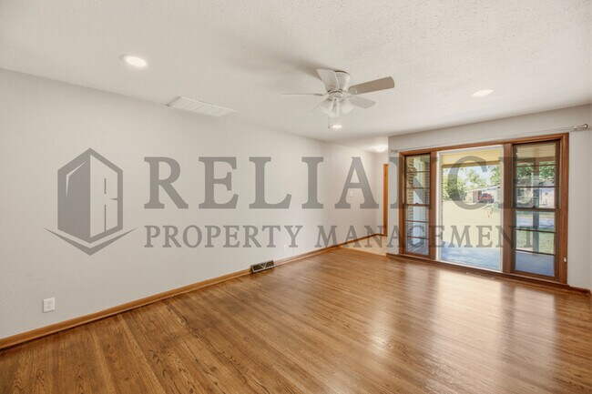 Building Photo - 841 N Country Acres Ave