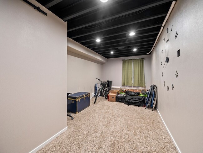 Building Photo - Spacious 3 Bed 2.5 Bath in Cheyenne Availa...