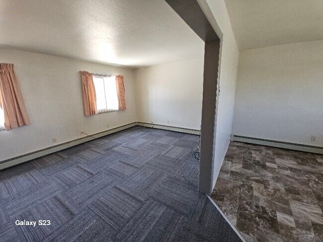 Building Photo - 370 Shoshone Ave