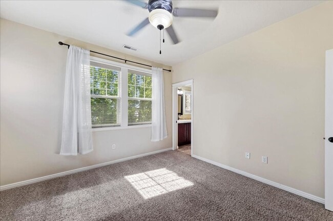 Building Photo - Stylish Multi-Level Condo in West Boise