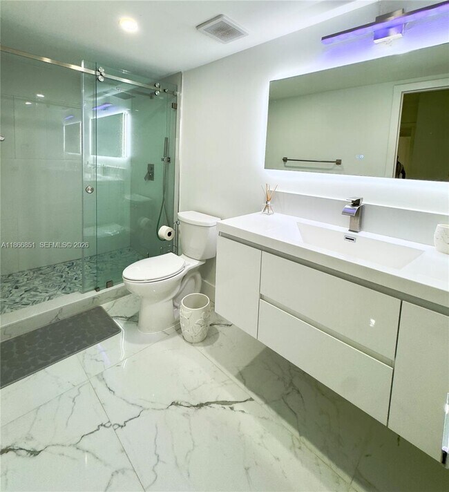 Building Photo - 400 Leslie Dr