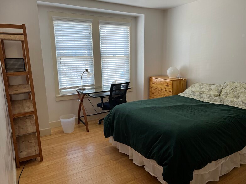 Building Photo - 681 40th Ave