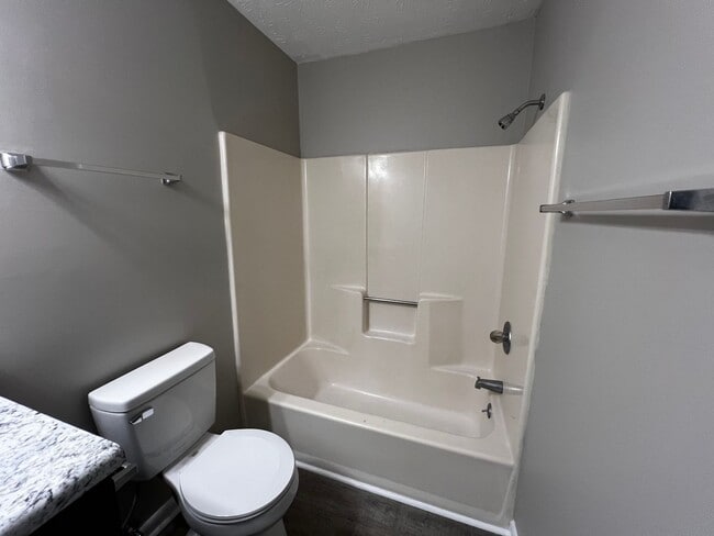 Building Photo - 1429-D Ireland Drive - No Pets