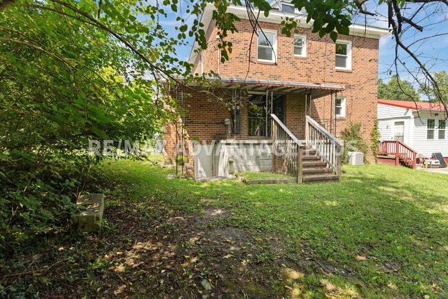 Building Photo - Apartment In Blackstone