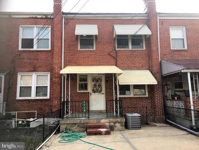 Building Photo - 1718 Redwood Ave