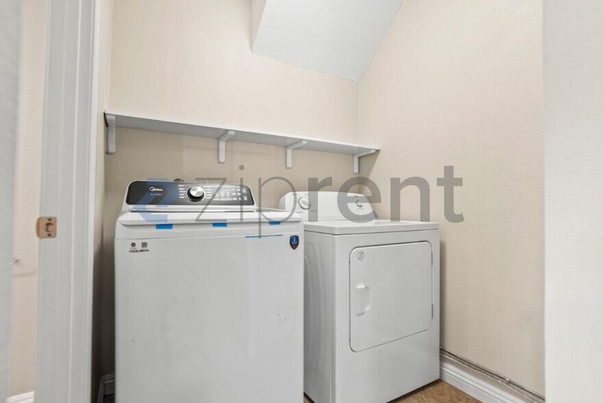 Building Photo - Unit 1