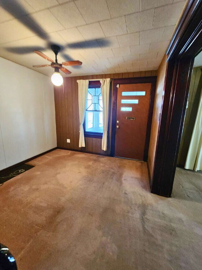 Building Photo - Section 8 and all programs welcome! 4 bed ...