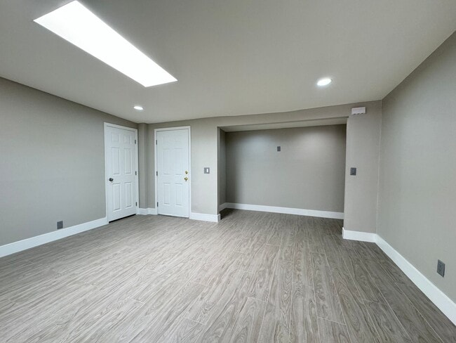 Building Photo - 1724 Izabella Ave