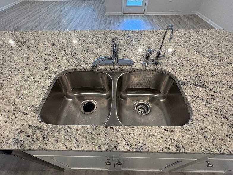 Building Photo - 293 Cades Ct