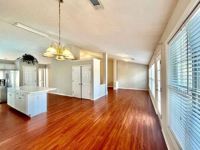 Building Photo - 1410 Highland Farm Dr