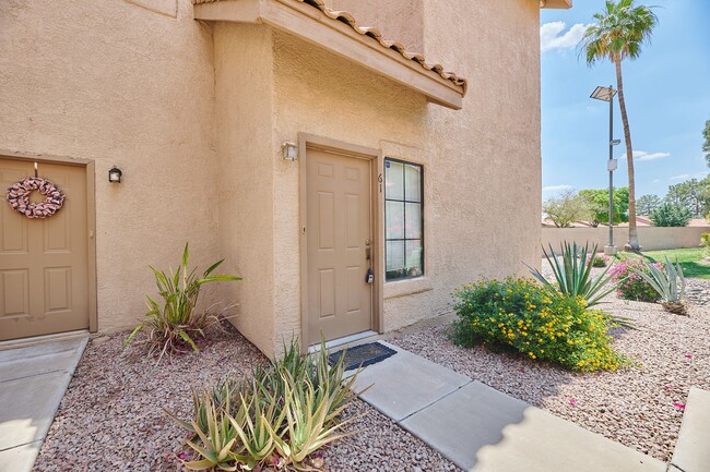 Building Photo - 2 Bed / 2 Bath Condo with Garage in Centra...
