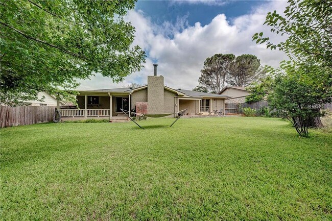 Building Photo - 402 Greenwood Dr