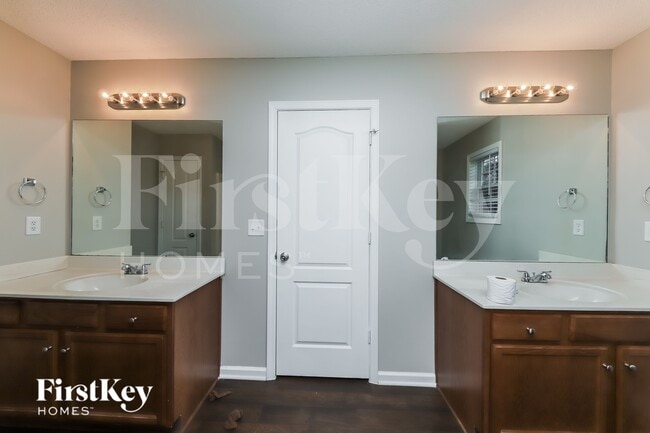 Building Photo - 37 Legend Creek Cove