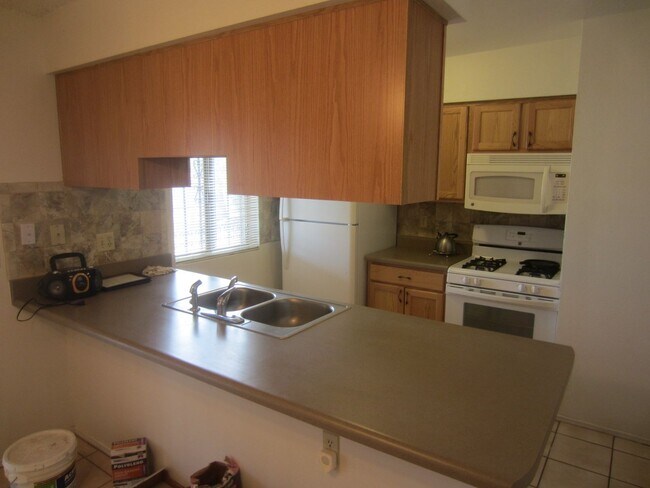 Building Photo - Clean & Cozy 3 Bed.  2 Bath Home With Big ...