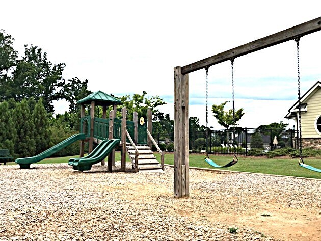 Building Photo - 5165 Smithbriar Dr