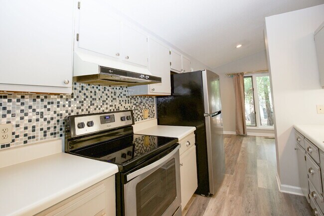 Building Photo - 50 Surry Cir N