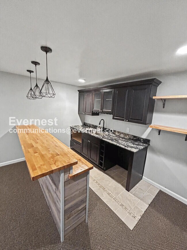 Building Photo - Spacious 4-Bed Home with 2-Car Garage & Modern Amenities