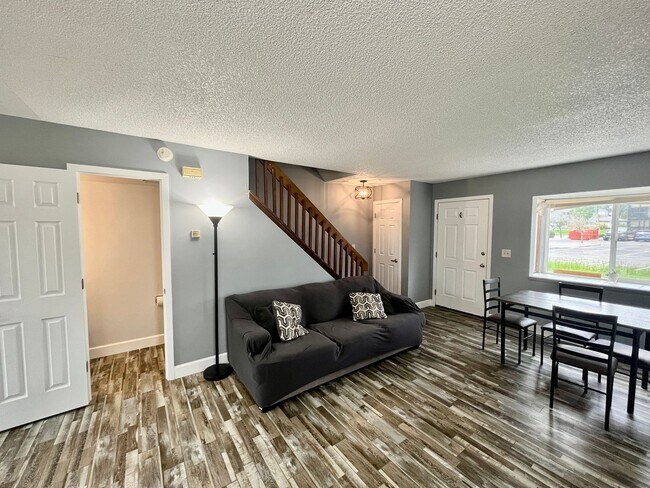 Building Photo - 7618 Lexington Manor Dr