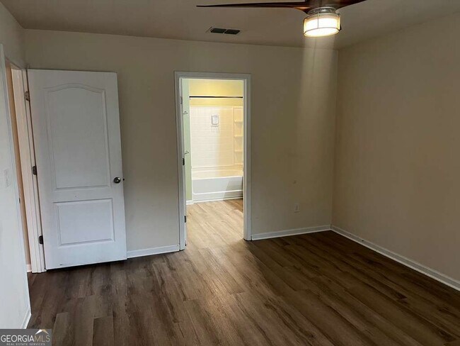 Building Photo - 306 Cedar Breeze Dr