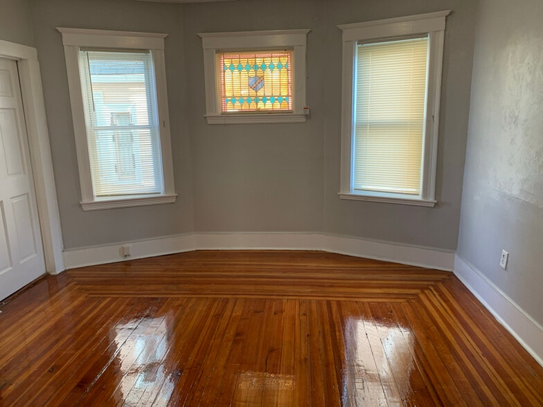 Building Photo - 19 Topliff St