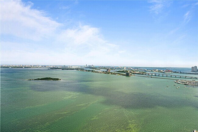 Building Photo - 700 NE 24th St