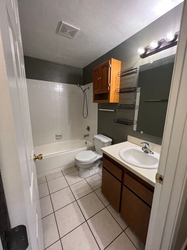 Building Photo - 6884 G St