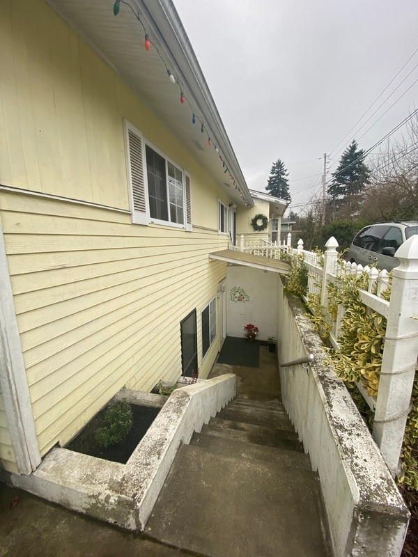Building Photo - 313 NE 185th St