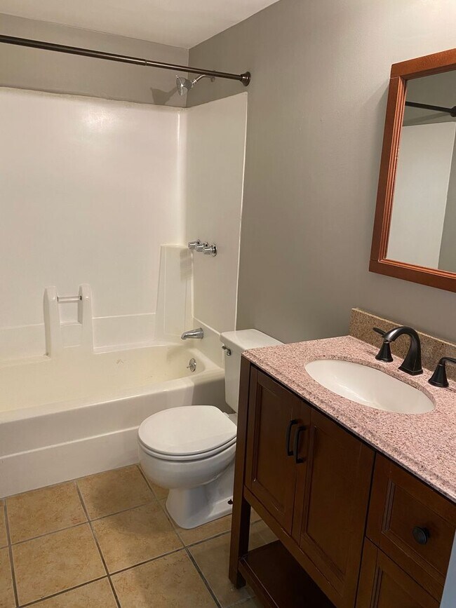 Building Photo - wh401