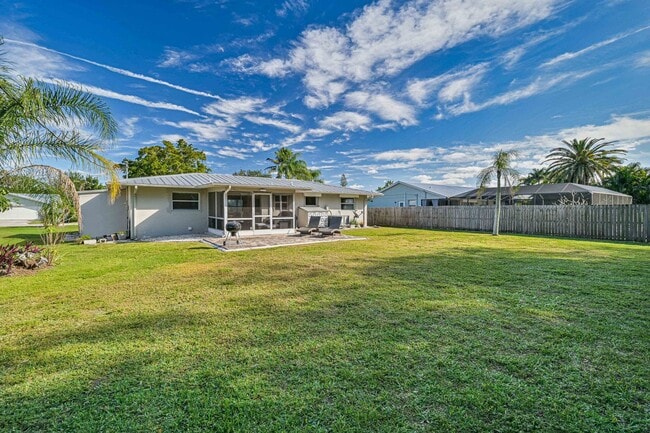 Building Photo - ** Charming Villa in Bonita Springs ~ Completely Renovated ~ Furnished ~ 1 Car Garage **