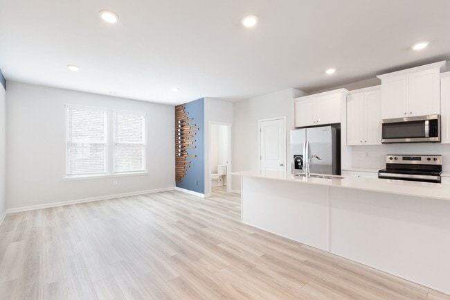 Building Photo - Newly Constructed 3bd/3.5ba w/ Gym, Min From Airport and Downtown Hapeville!