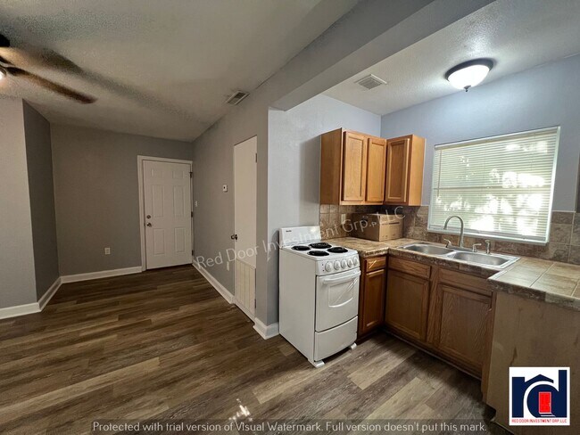 Building Photo - Michigan Ave Duplex