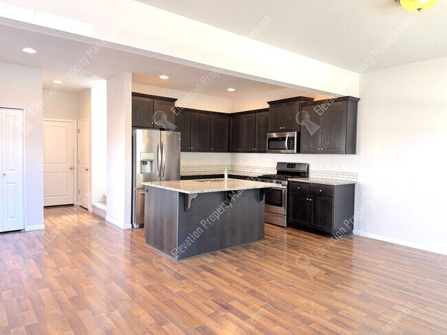 Building Photo - 3 BR pet-friendly home with fenced yard