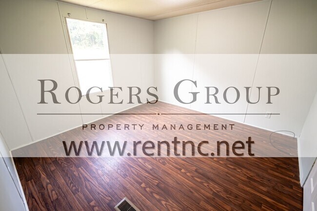 Building Photo - 241 Hidden Lake Ln