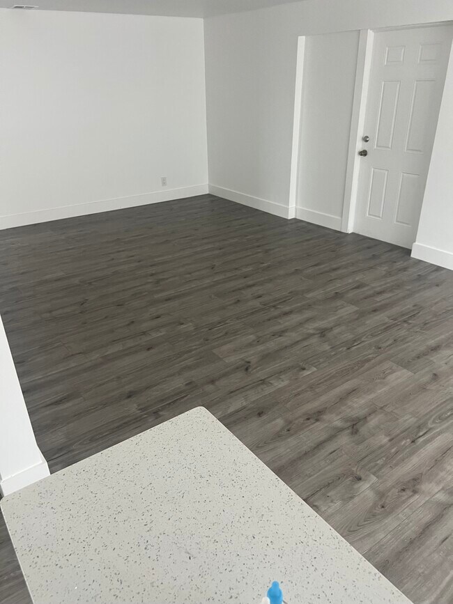 Building Photo - 5662 Parke Ave