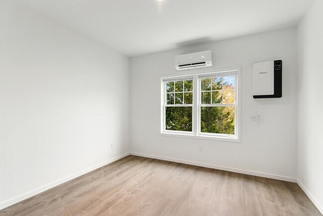 Building Photo - 50 R Maplewood Ave