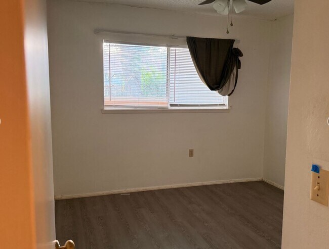 Building Photo - 12723 La Quinta St