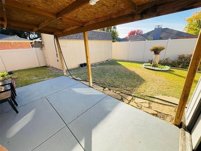 Building Photo - 2431 Deer Run